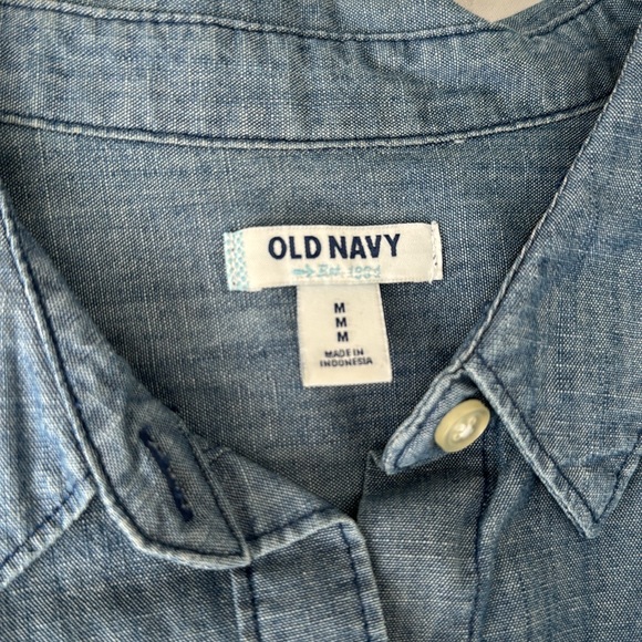 Old Navy Women’s Chambray Button Down Shirt - Medium - Picture 3 of 6